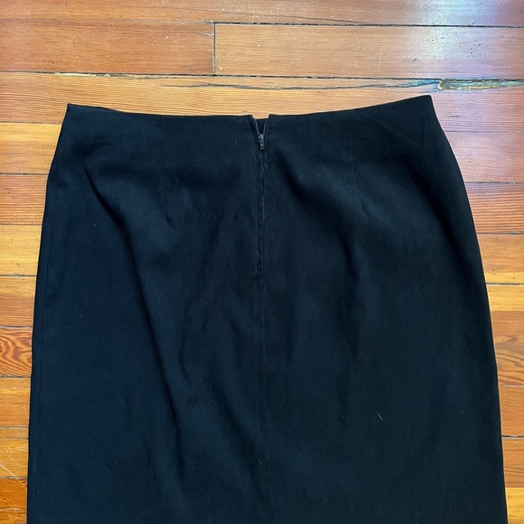 Vintage Black Short Suede Skirt with Zipper - Picture 4 of 4